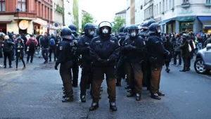 Politie tijdens 1 mei Berlijn